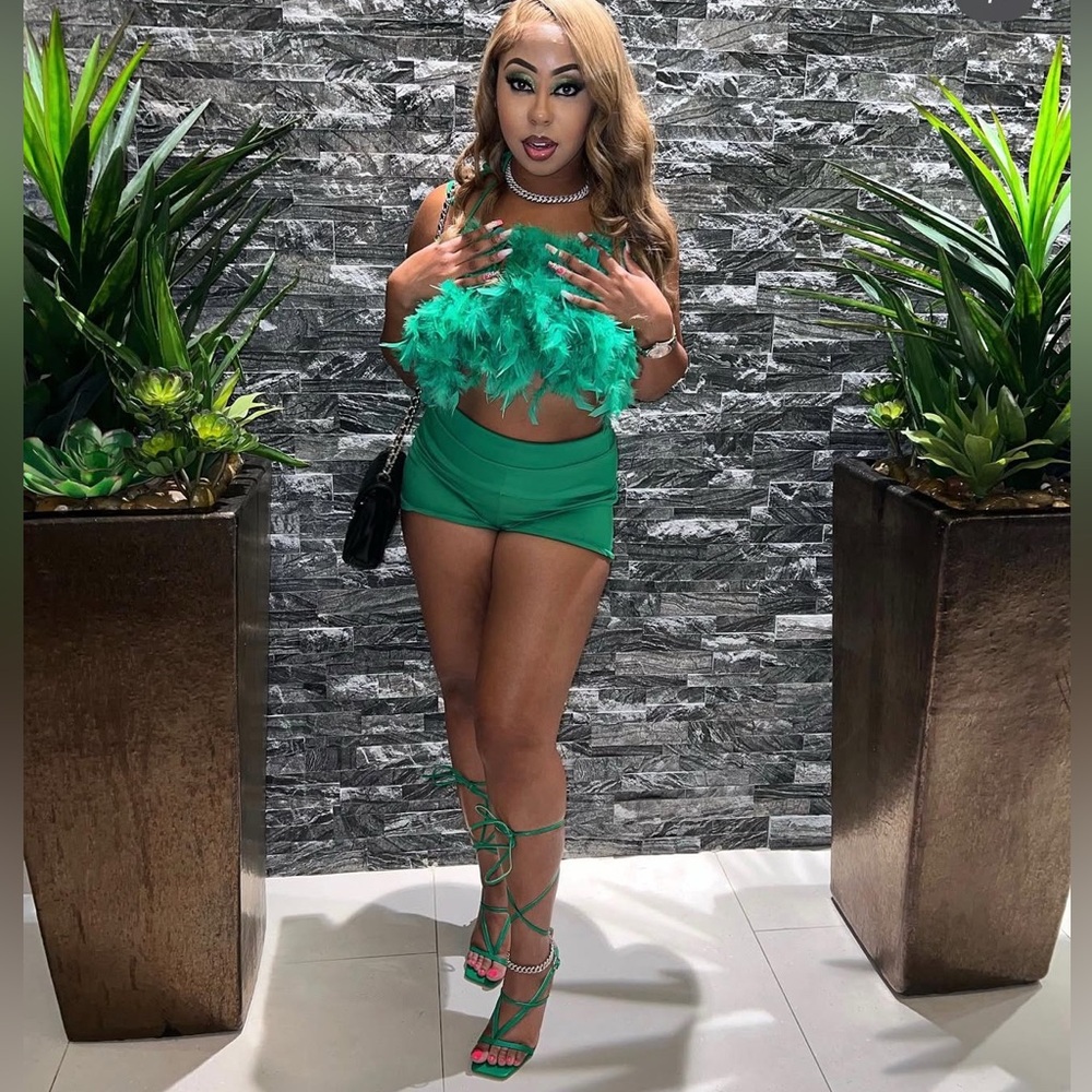 Green Feathers Women's Shorts Set